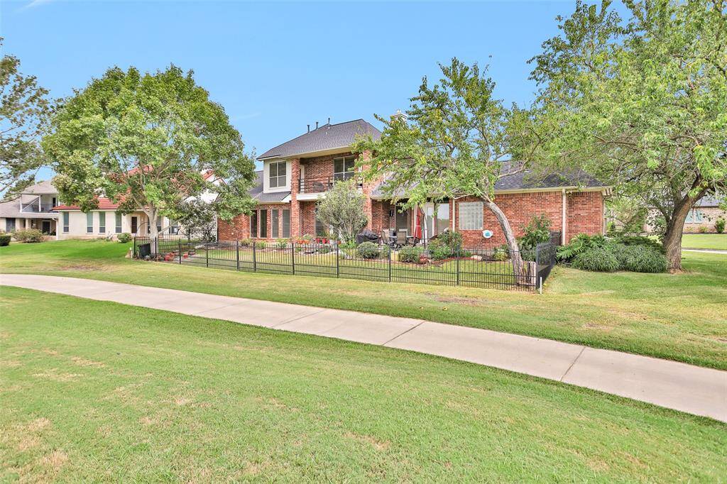Corner lot on the golf course.