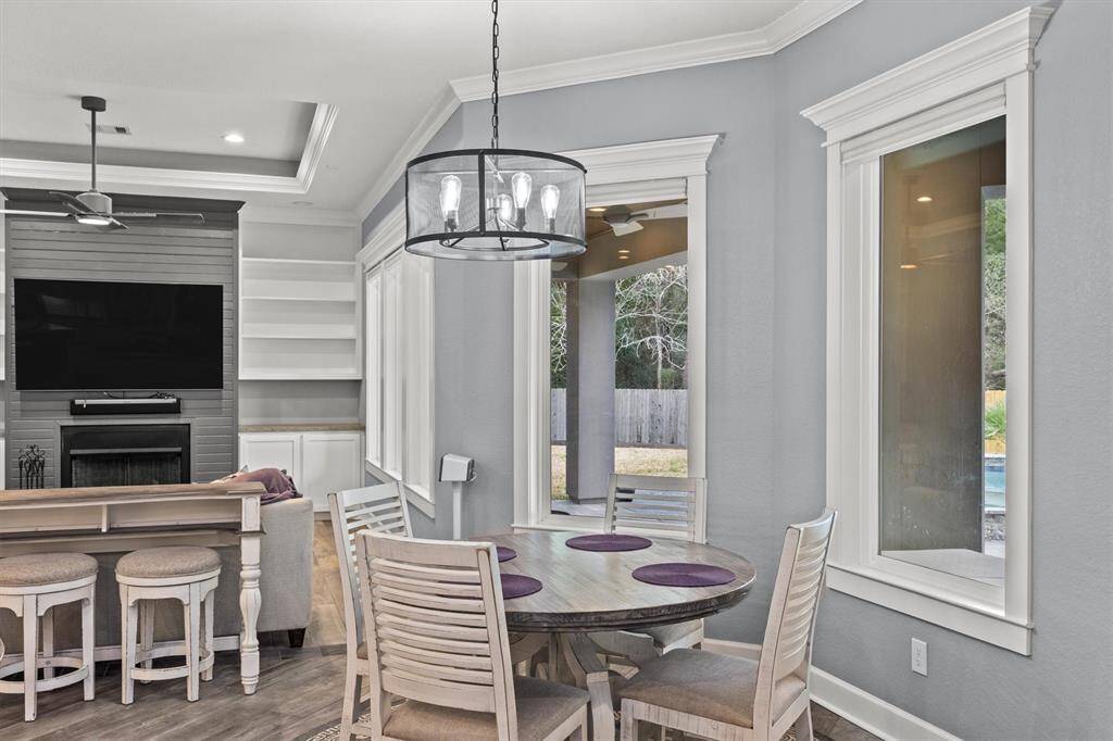 Breakfast area overlooking pool!