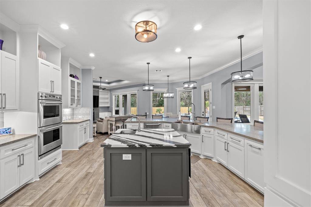 Wonderful gourmet kitchen!
