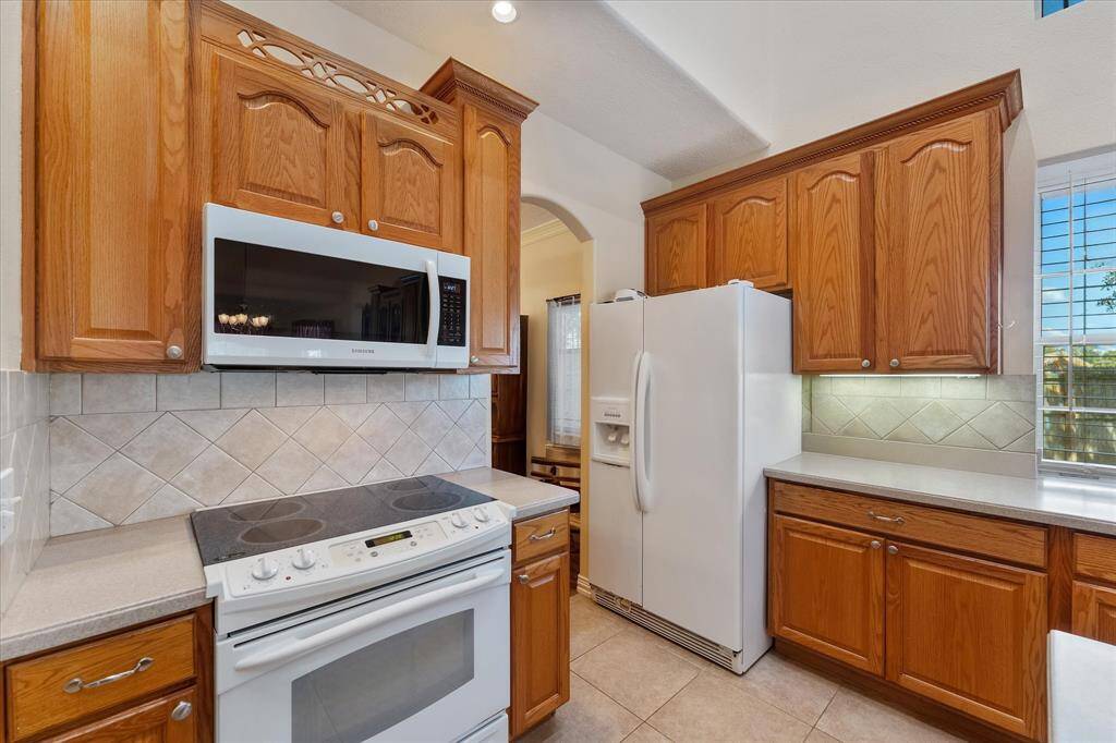 5811 Tremont kitchen virtually unstaged