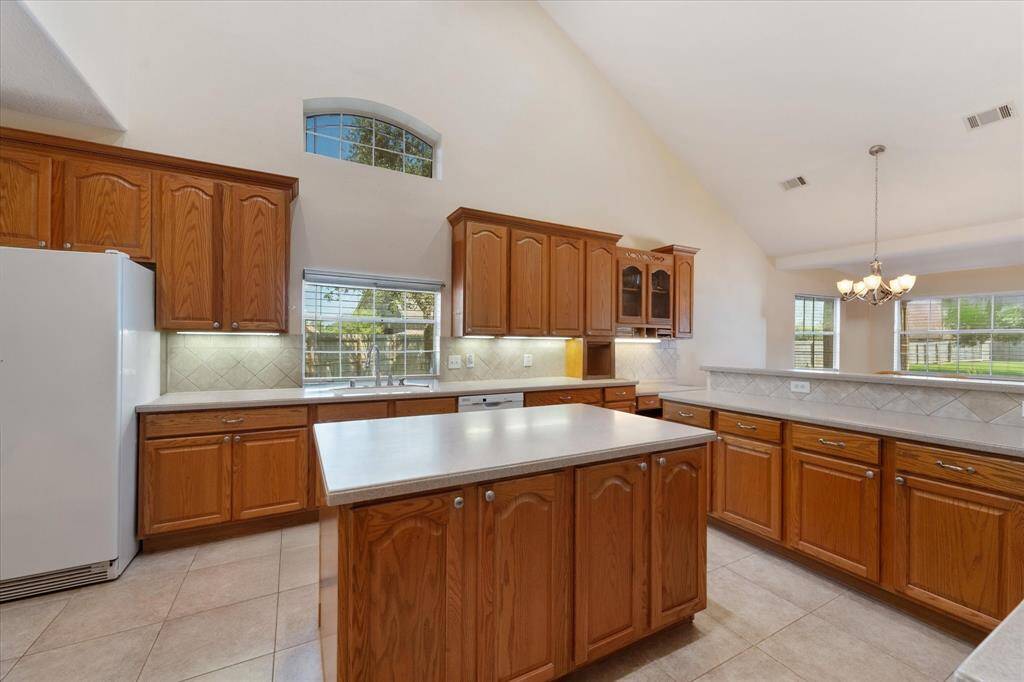 Kitchen with island and breakfast bar
