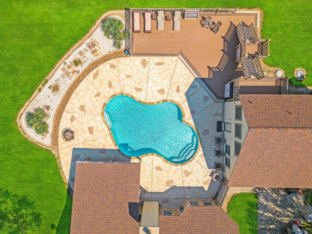 Large pool area