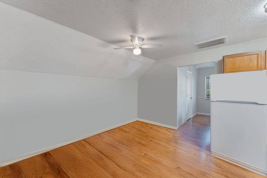 Guest quarter/apartment dining nook