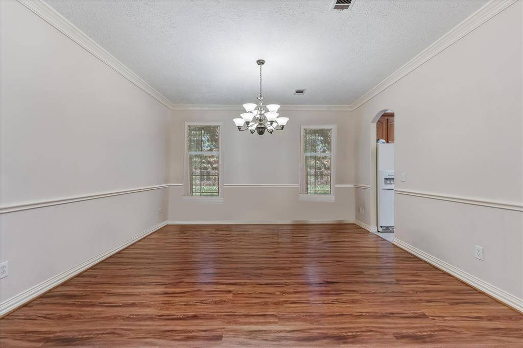 Formal Dining virtually unstaged