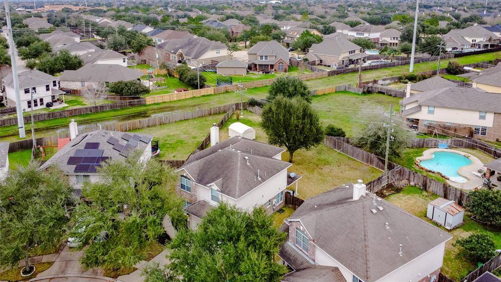 Aerial photo of the house so you can see the size of the yard.