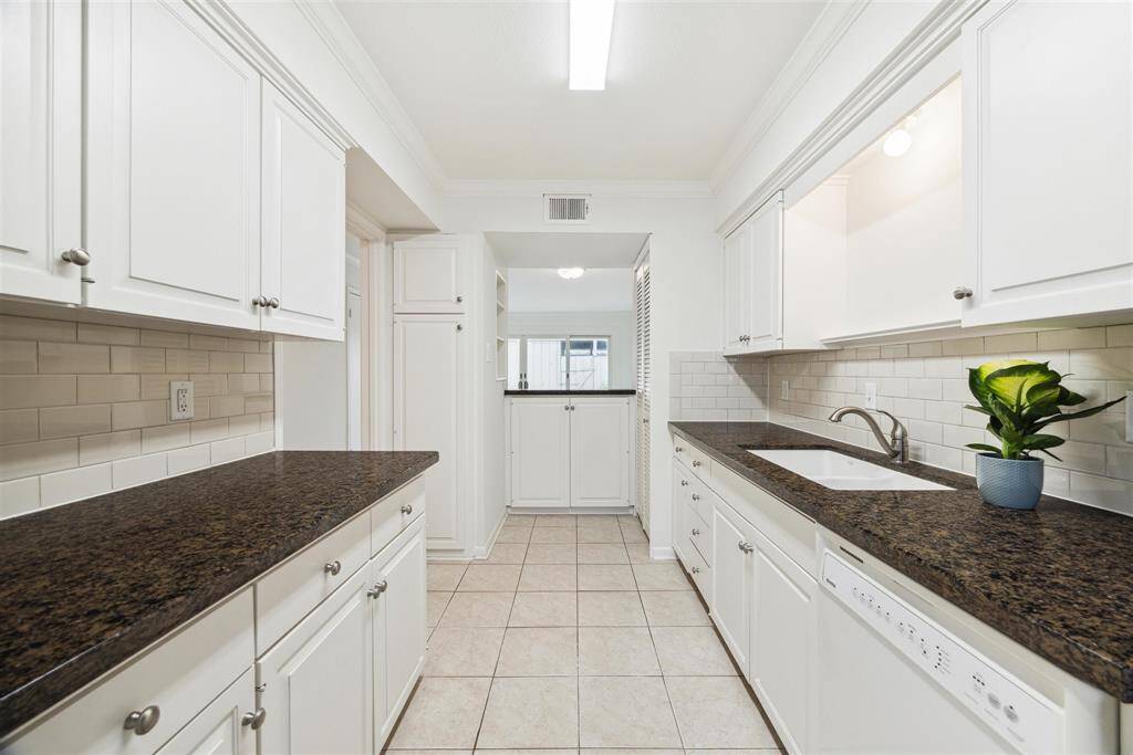 Another view of the kitchen.