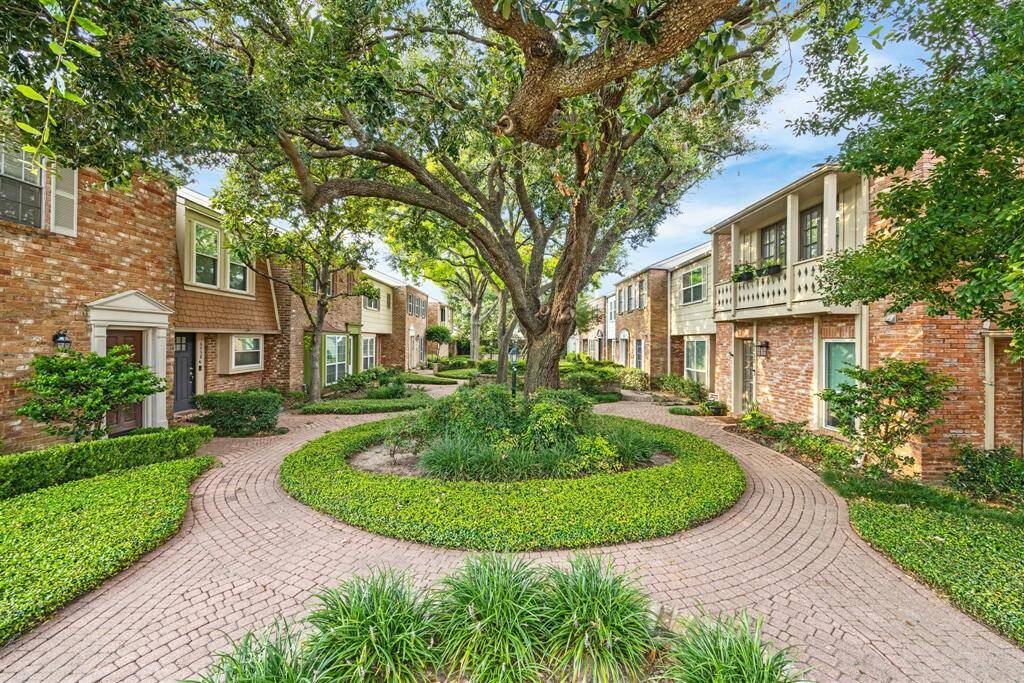 Beautiful courtyards are located throughout the community. This is a view from your guest's curbside parking.