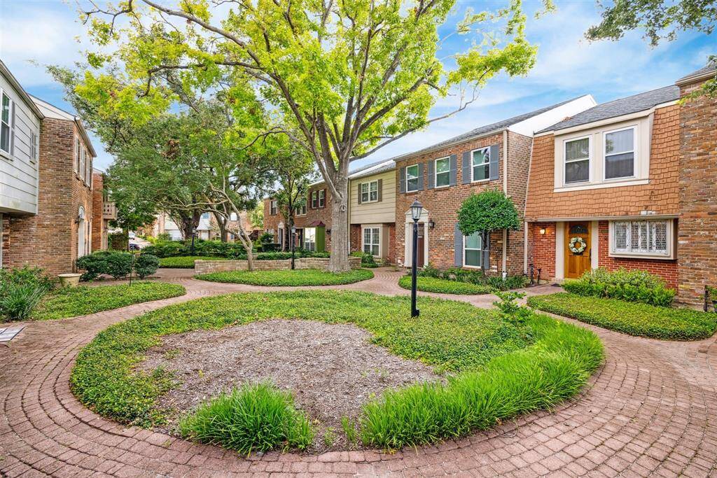 This unit is located towards the back of this courtyard (pictured above on the right hand side).