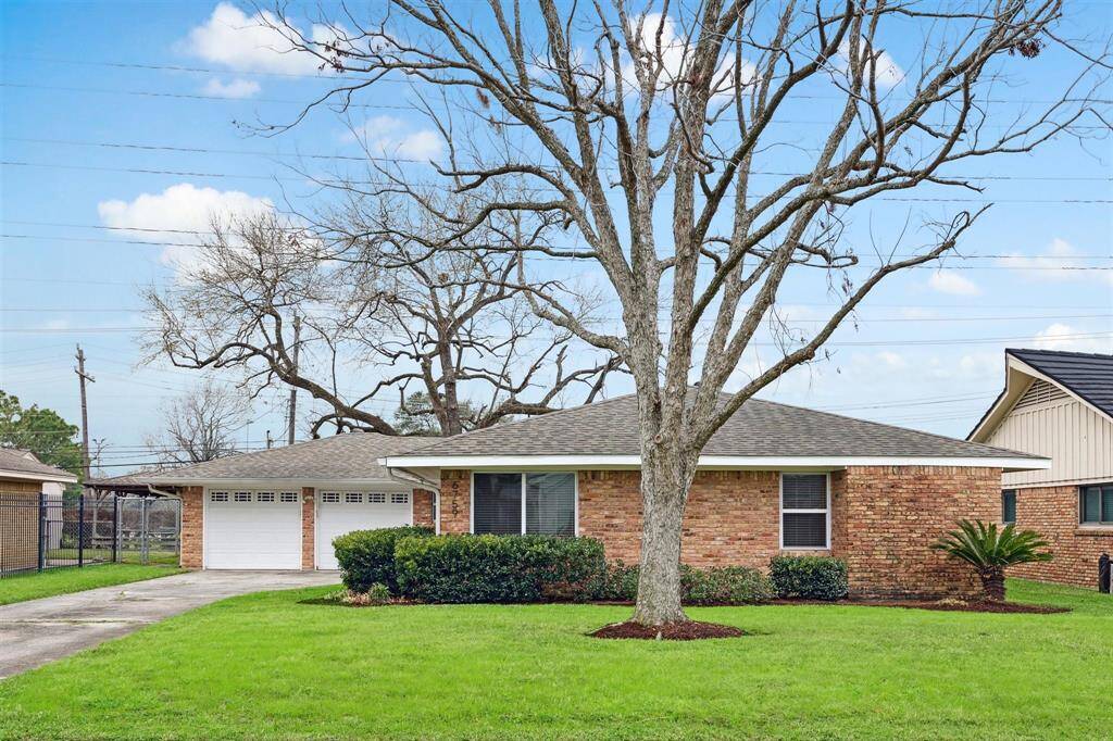 A handsome brick façade, lush lawn and mature landscaping add wonderful curb appeal to this single-level charmer.
