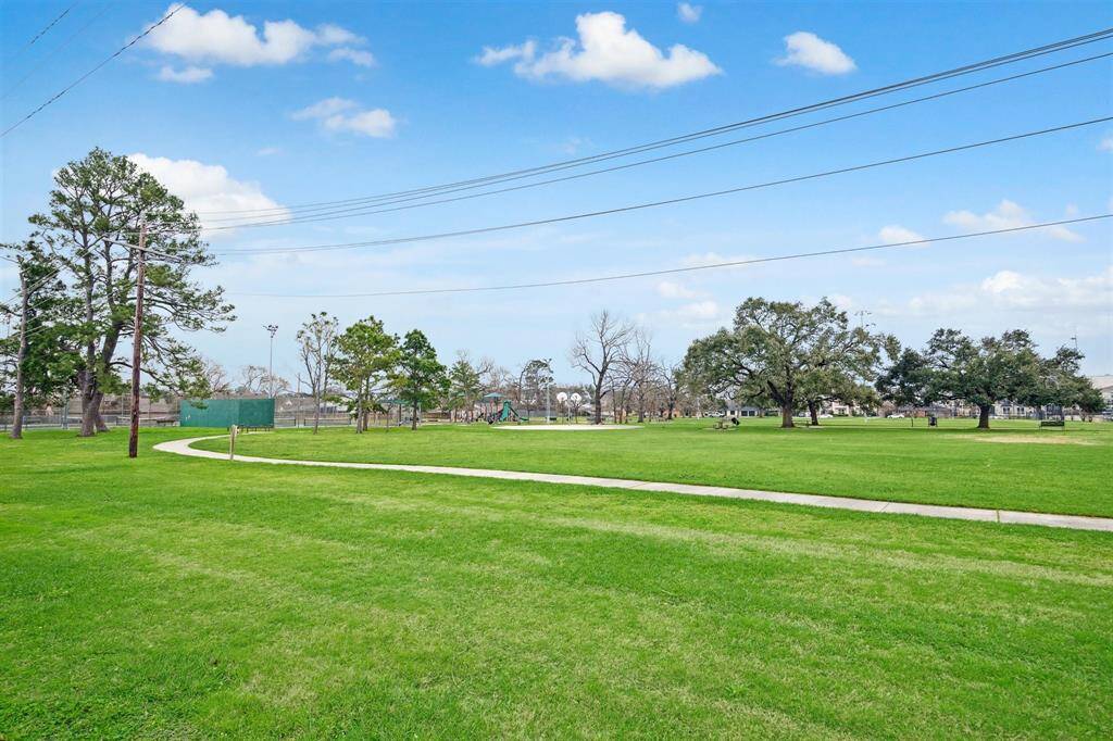 This home’s extensive upgrades include fresh paint, new ceiling fans and light fixtures, and repaired and replaced hydrostatic lines.