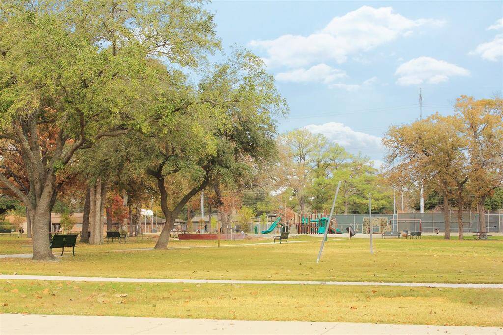 Completely renovated in 2012, Jaycee Park also offers basketball courts, soccer and baseball fields, and plenty of room to picnic and romp.