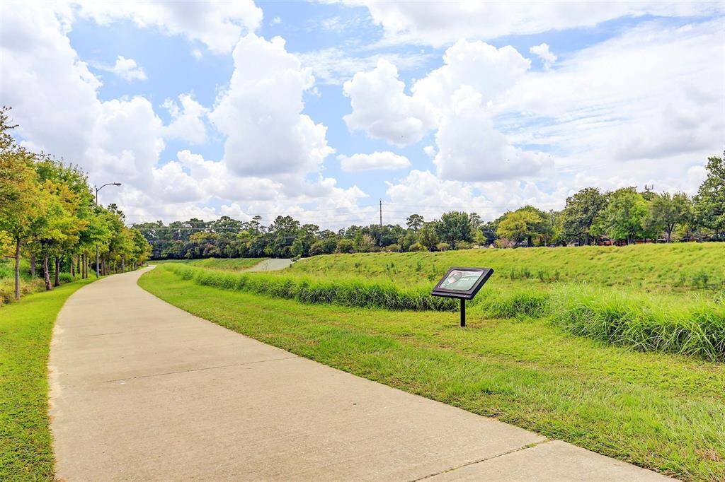 Access to the Hike and Bike Trail makes this a wonderful neighborhood for those who love the outdoors.