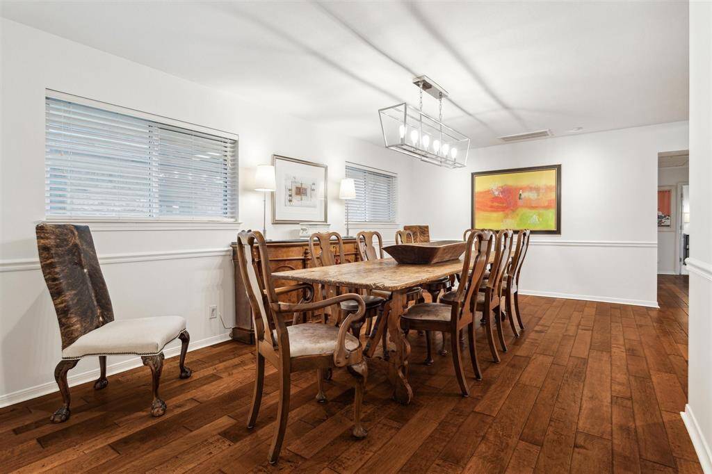 Stretching nearly 20 feet long, this inviting dining room easily accommodates dinner for 12 or more.