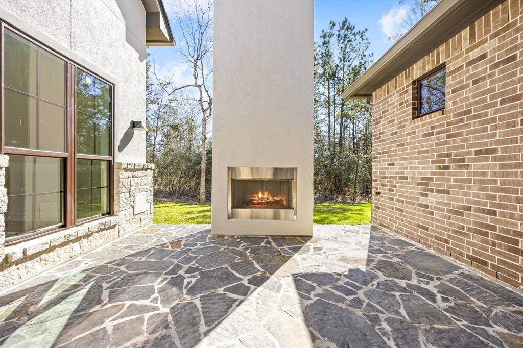 Outdoor fireplace sitting area