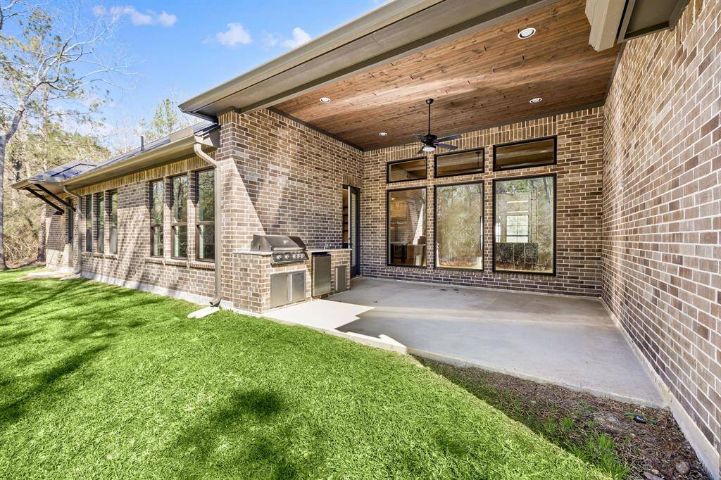 Outdoor patio with built in kitchenette area