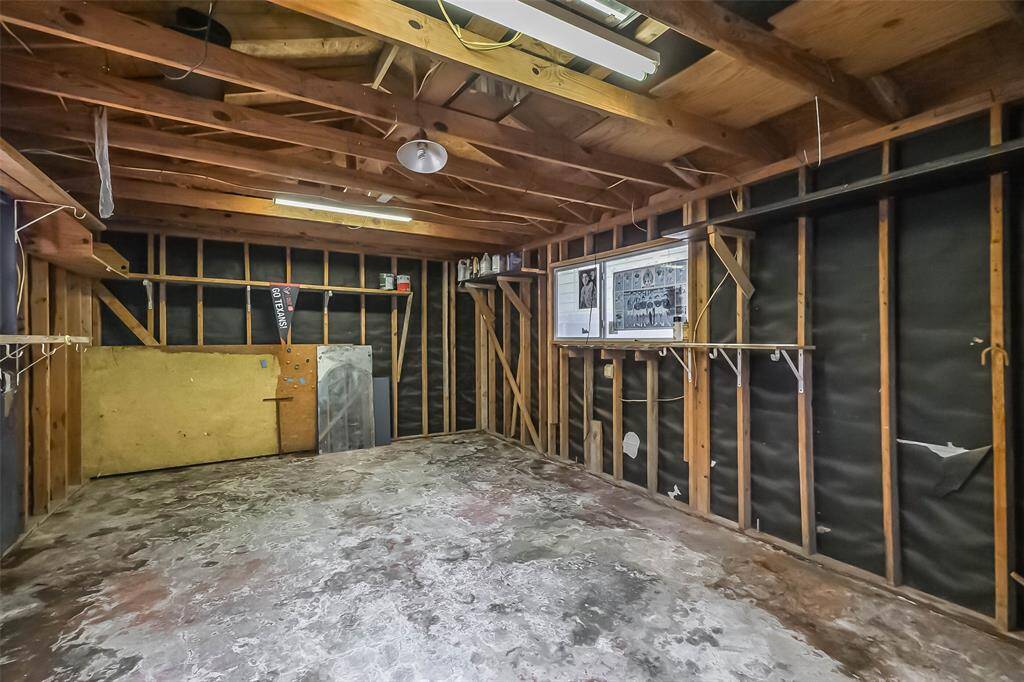 The workshop in the backyard is an empty canvas. Imagine having the perfect spot to work on activities while still having room to line the walls with shelving for holiday decor and and storage.