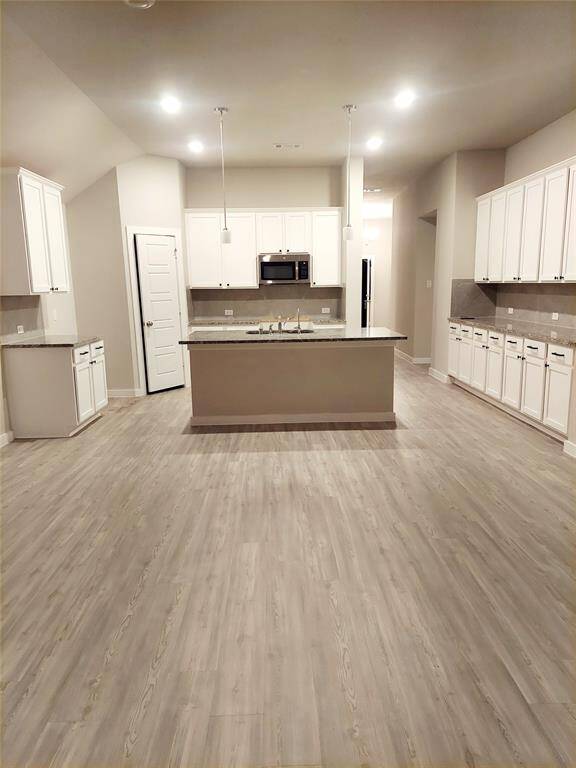 KITCHEN/ FAMILY ROOM