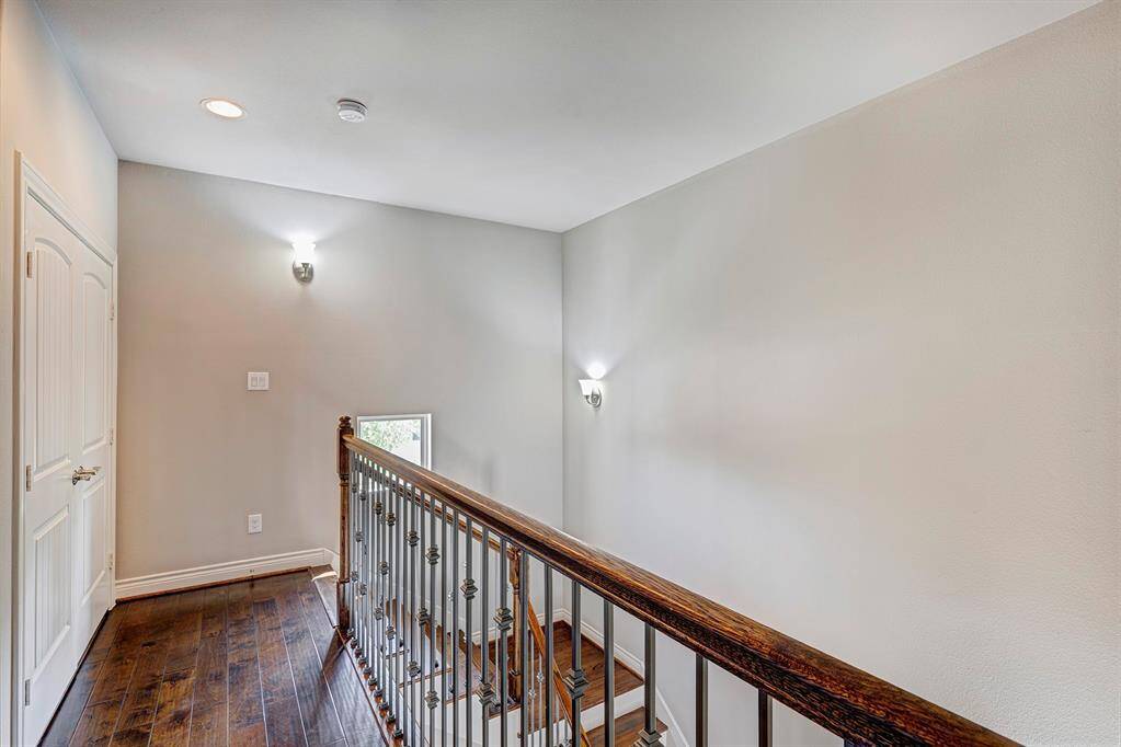 Top floor landing area with laundry zone to the left.