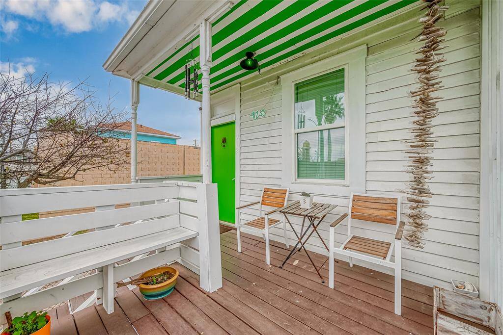 Front deck half covered with lime green accents. Sit out while watching the action on Broadway. Also a secure place for deliveries, inside gate upstairs.
