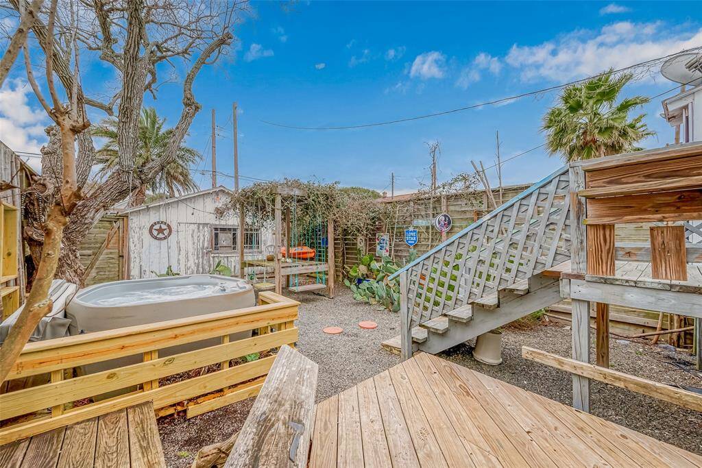 deck landing for a grill