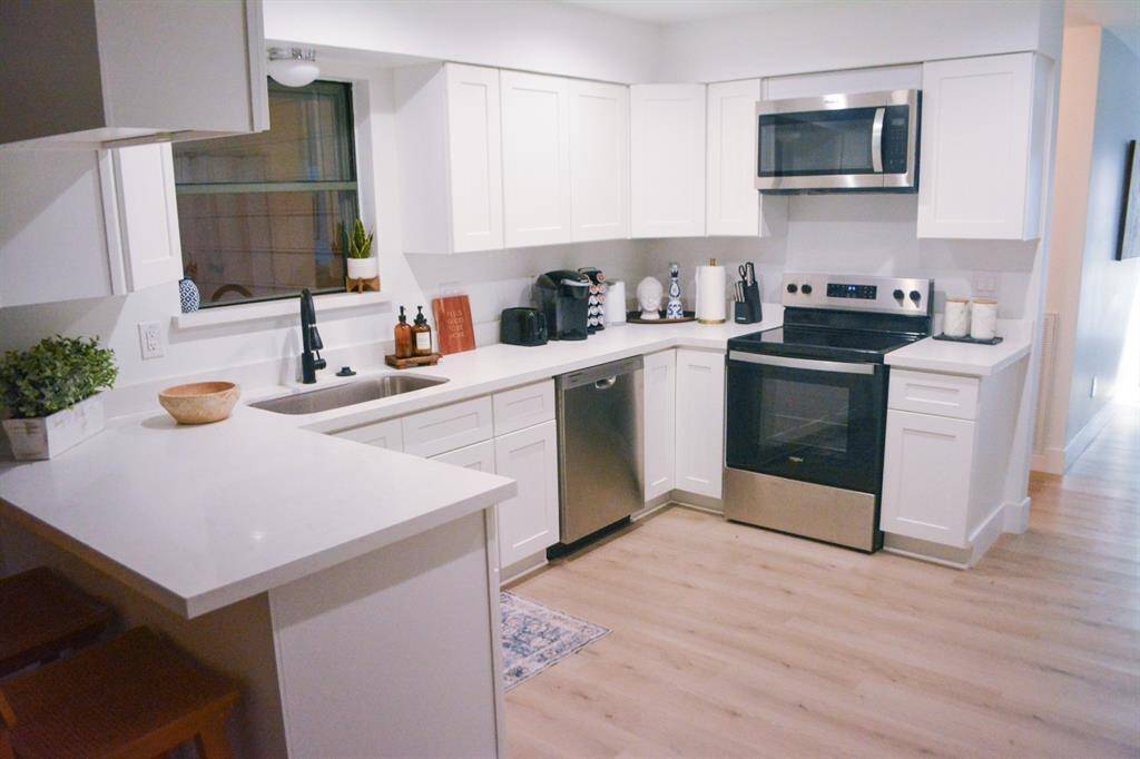 Kitchen with plenty Cabinets