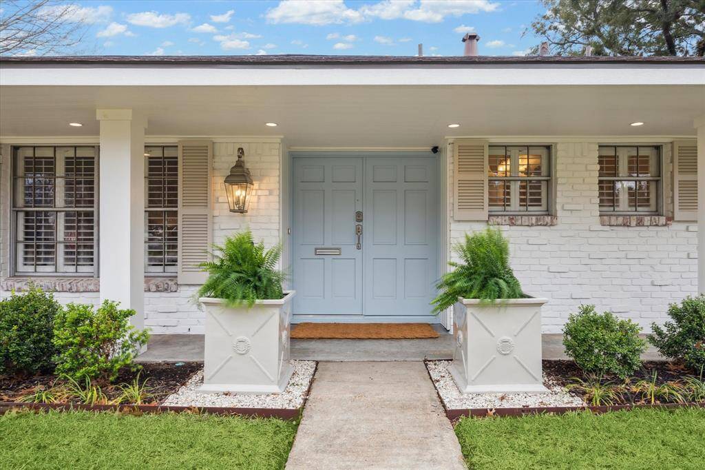 Beautiful Front Porch, updated paint & lighting