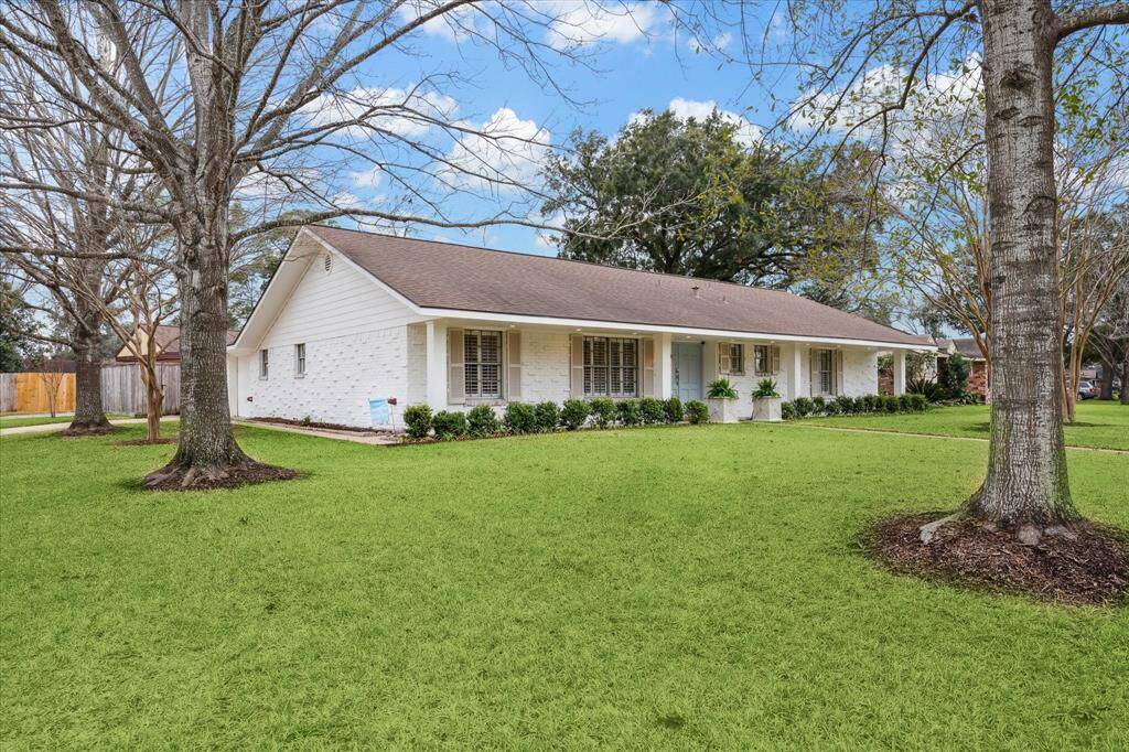 Gorgeous corner lot