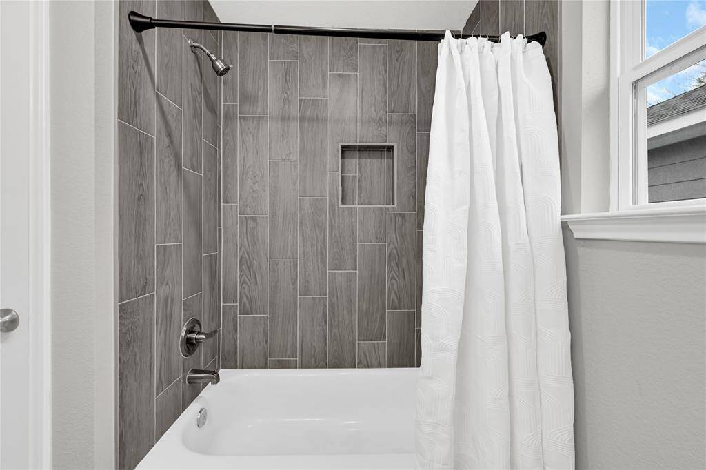Secondary shower/tub combo