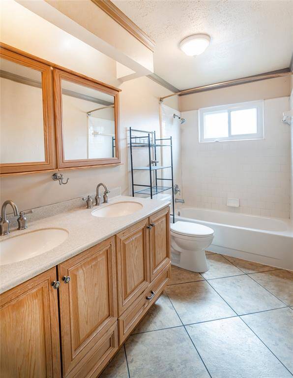 The upstairs bathroom with double sinks.