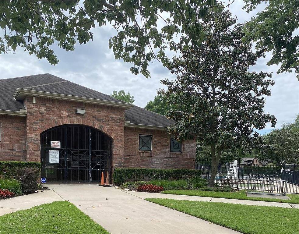 Harvest Bend amenities include a club house, pool, and park.