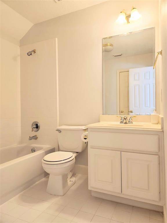 Secondary Full Bathroom Upstairs