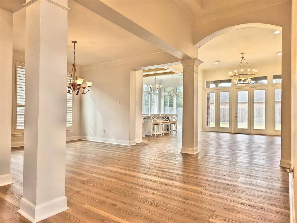 Gorgeous Foyer w/ 12 Foot Ceilings