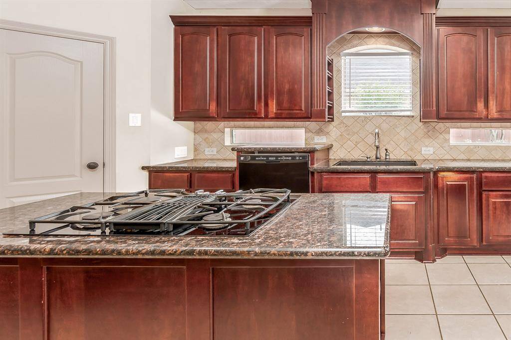 Gourmet kitchen equipped with gas cooktop