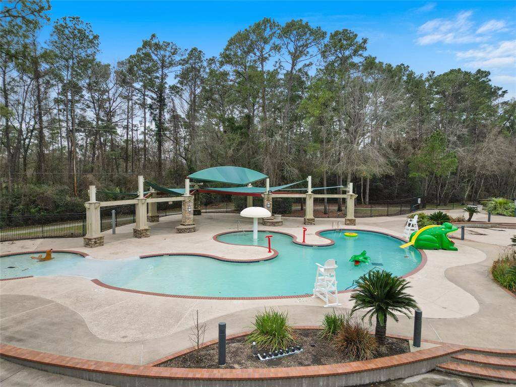 Pool and splash pads
