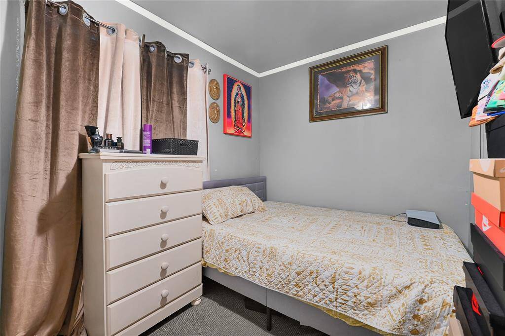 Secondary bedroom