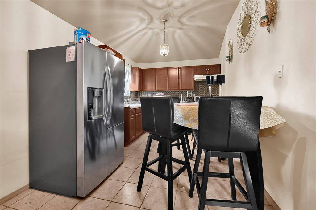 apartment Kitchen and dining combo