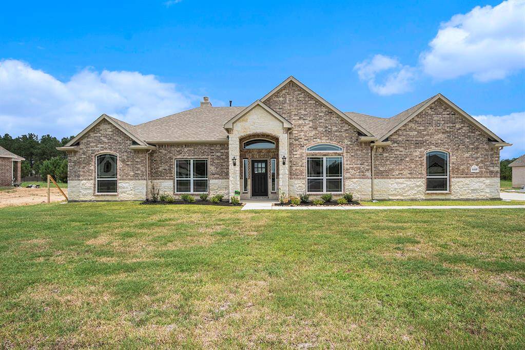 Absolutely Stunning!Brand New! Never Lived In!Hurry, Call today to see this home! Pictures are a representation of Montgomery Floor Plan. Colors & Selections may vary. Call today for a tour!It has THE WOW factor!