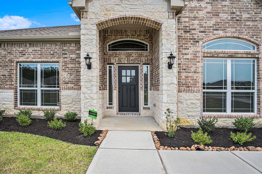 Absolutely Stunning!Brand New! Never Lived In!Hurry, Call today to see this home! Pictures are a representation of Montgomery Floor Plan. Colors & Selections may vary. Call today for a tour!It has THE WOW factor!