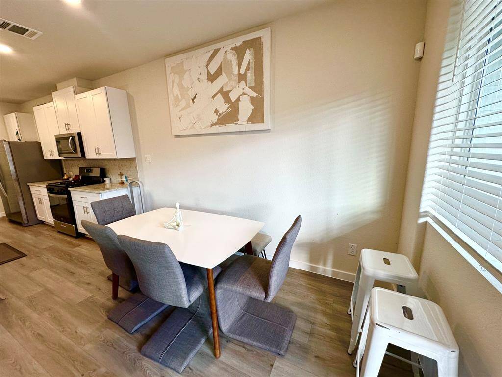 Breakfast/Dining Room Area, a nice space to gather for meals.