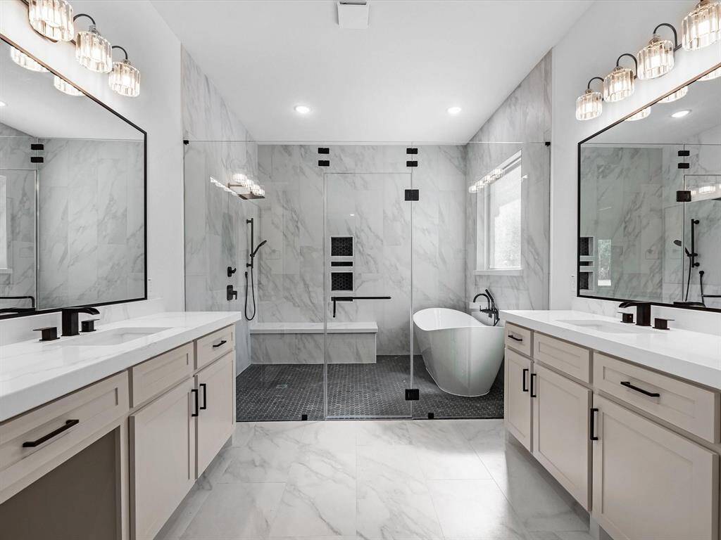 Primary Deluxe Spa Bath
