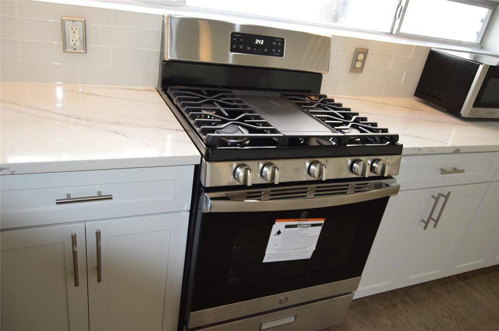 Brand new freestanding gas range and oven.