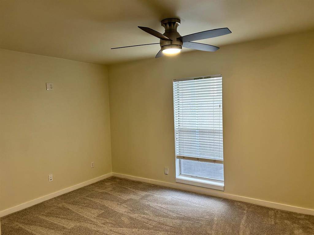 First floor bedroom, Ideal for a guest bedroom or for a roommate.