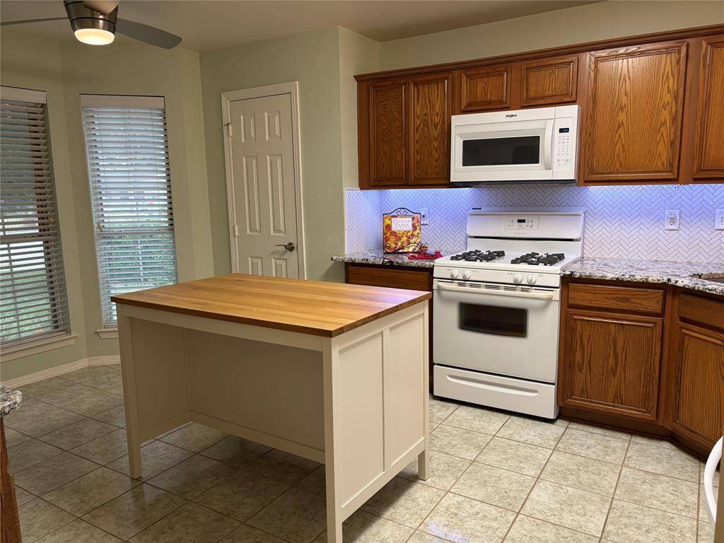 Kitchen and Breakfast Room - The removable island is included.