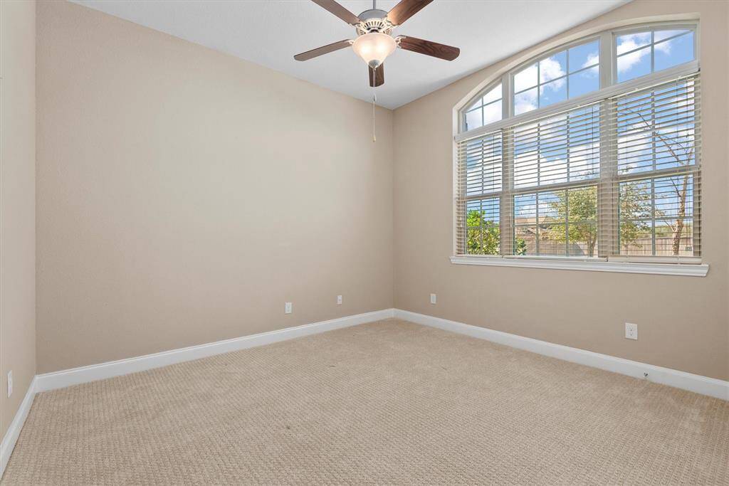 Secondary bedroom