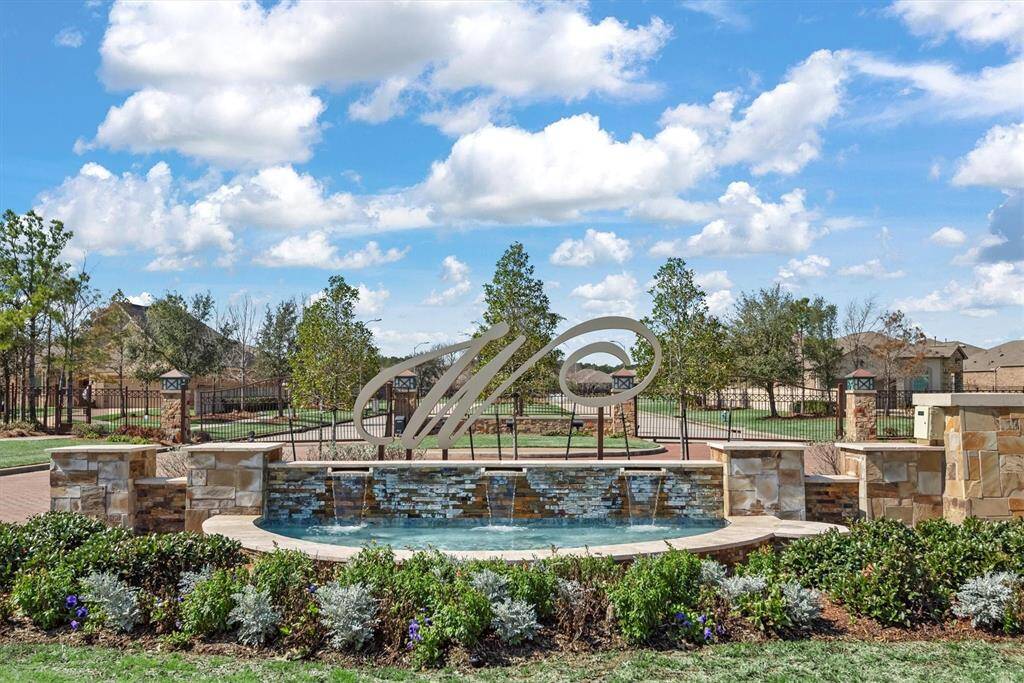 Beautiful fountain at entrance