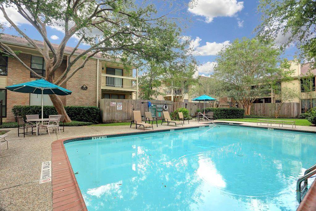Community pool maintenance by HOA