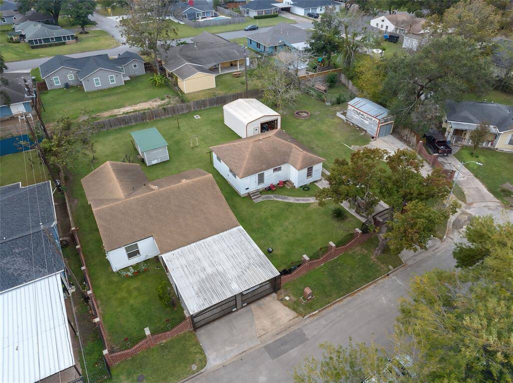 All three lots are enclosed but have option to buy separated.