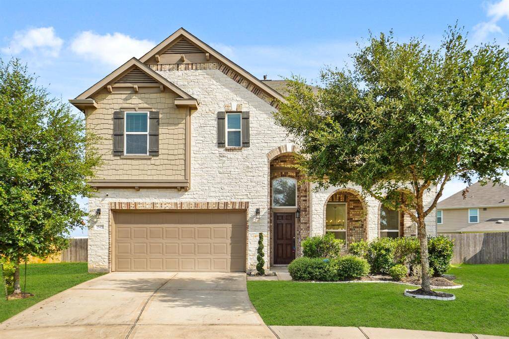 Exquisite brick & stone elevation on a cul-de-sac lot