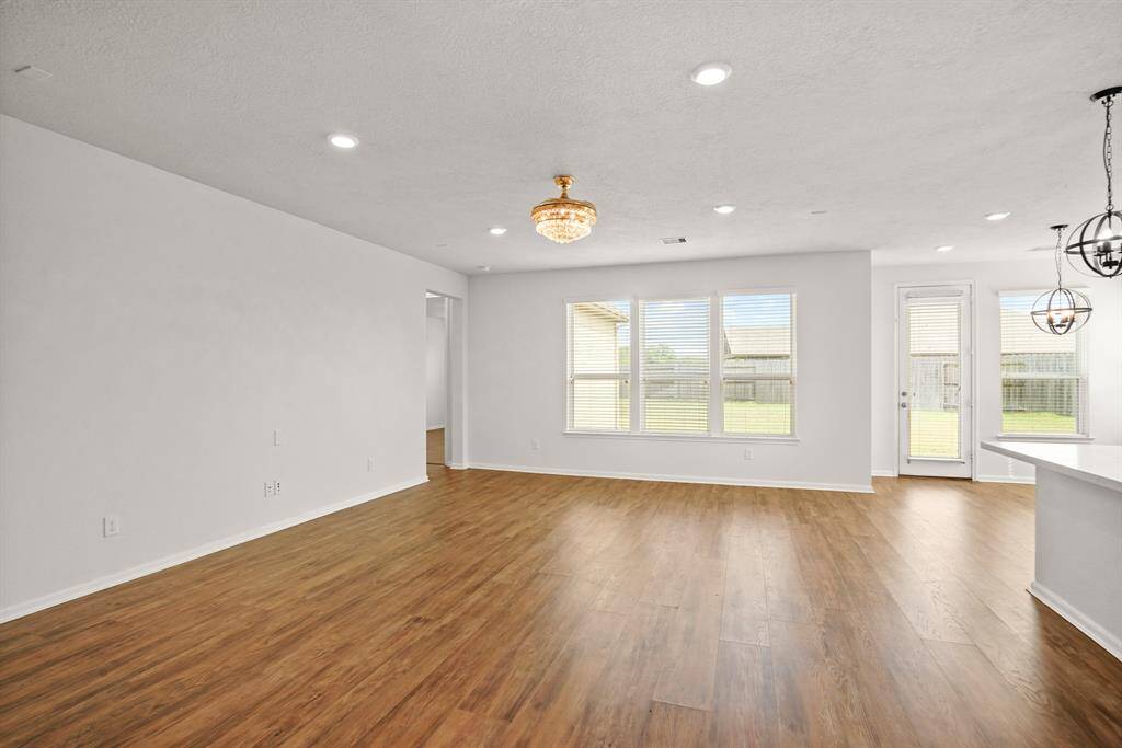 Large living room for you to gather and entertain friends and family