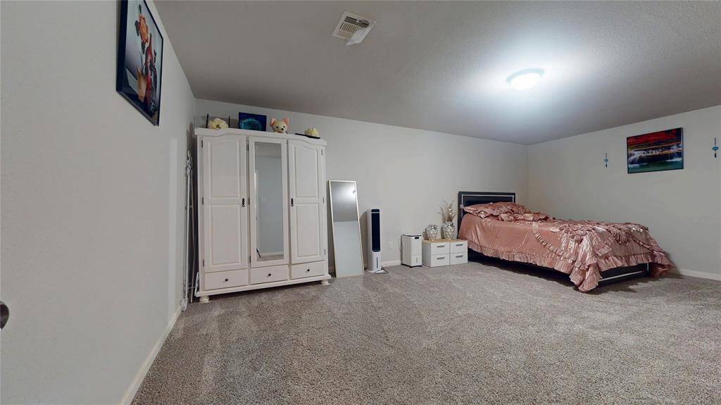Extra room use as a guest room 4 on second floor.